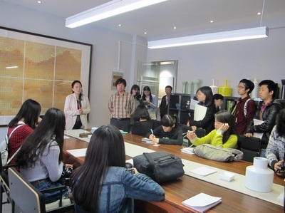 光影與人文的對(duì)話 學(xué)生記者走進(jìn)曇華林，探秘舞臺(tái)藝術(shù)造型的幕后策劃